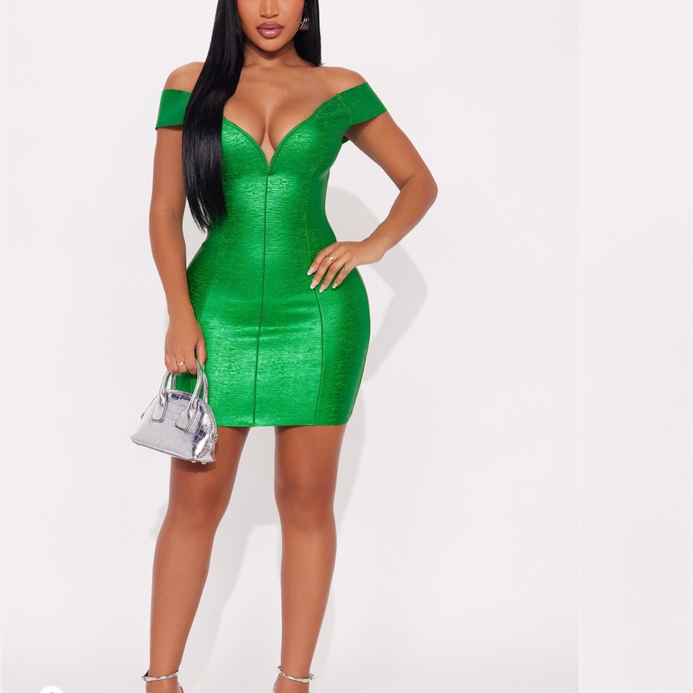 Chic Off-Shoulder Green Mini Dress